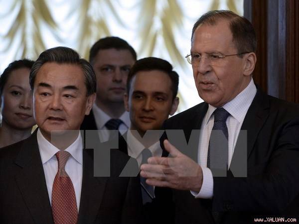 Лавров и Ван И обязались прилагать совместные усилия для разрешения международных проблем